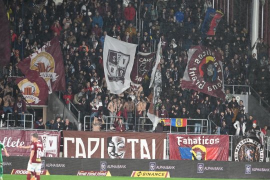 Galeria Rapidului nu i-a iertat pe jucători! Bannerul afișat la meciul cu Universitatea Craiova