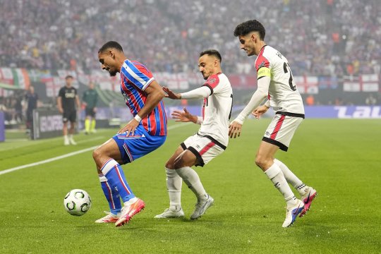 Crystal Palace - Rayo Vallecano 0-0, ACUM, pe iAMsport.ro. Andrei Rațiu e titular în finala Conference League!