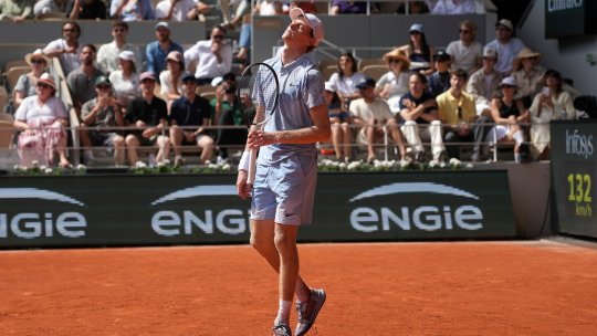 Surpriza anului în tenis! Jannik Sinner, învins în turul 2 la Roland Garros, după ce a condus cu 2-0 la seturi