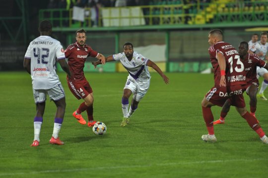 Le-a făcut viața grea lui Dinamo și Rapid, iar acum a plecat din SuperLiga! Conducerea clubul a confirmat despărțirea