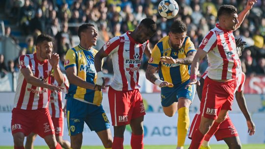 Gol anulat eronat în Petrolul - UTA! Până și comentatorul ”a rămas mască”: ”N-ai cum, mă!”