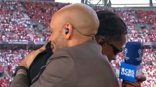 Imagini senzaționale! Travis Scott s-a ”băgat” peste Henry, Carragher și Richards în direct și a spus pe cine susține în finala UCL