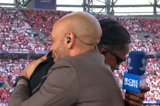 Imagini senzaționale! Travis Scott s-a ”băgat” peste Henry, Carragher și Richards în direct și a spus pe cine susține în finala UCL
