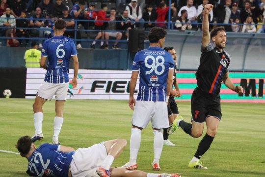 Basarab Panduru, năucit de jocul Farului în barajul contra Chindiei: ”Nu poți să te uiți la așa ceva. E chinuitor, un fotbal întortocheat”