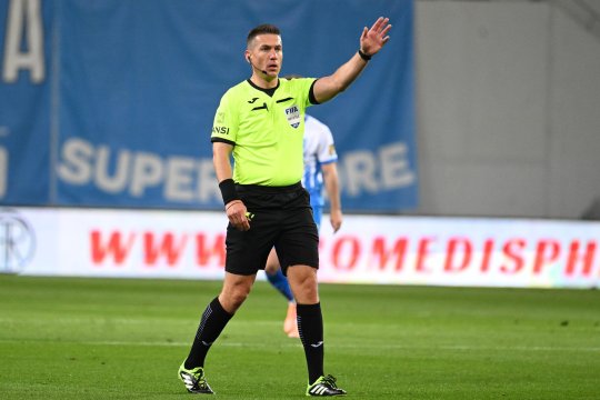 A fost făcută publică discuția dintre arbitri de la Craiova - Dinamo! Vassaras susține că brigada a procedat corect