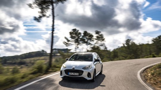 Mazda2 Hybrid 2026 vine cu un design nou, mai mult confort și tehnologii de siguranță