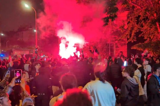 PSG a declanșat haosul la Paris! Fanii au incendiat străzile după calificarea în finala Ligii Campionilor