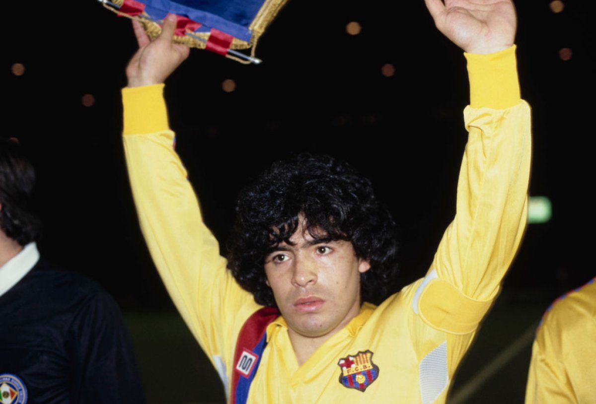 Transferul lui Maradona de la FC Barcelona la Napoli a fost un record istoric în acei ani
