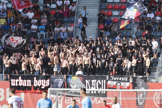 Suporterii și-au ieșit din minți după eșecul cu 0-3: ”Penibil! Ați făcut orașul de râs”