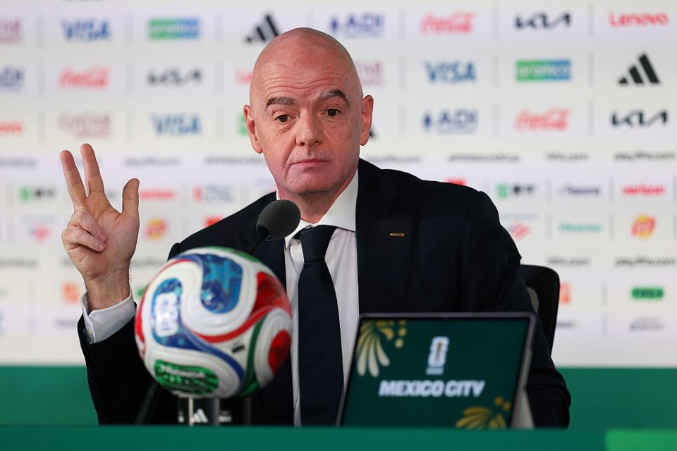 FIFA schimbă regulamentul de transferuri