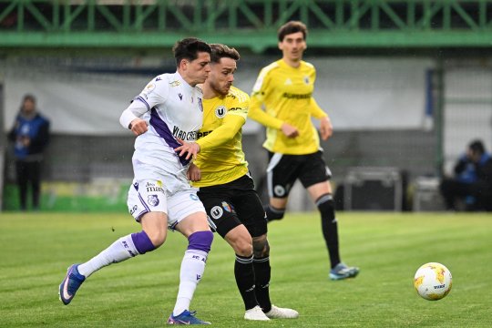 OFICIAL | Corvinul nu se oprește: un fotbalist din SuperLiga, al 6-lea transfer al verii!