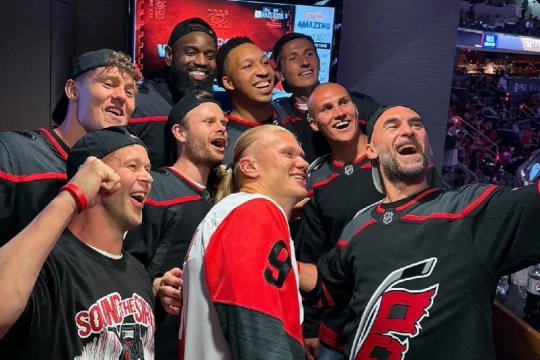 Norvegienii nu uită de hochei! Haaland s-a bucurat ca un copil la finala NHL