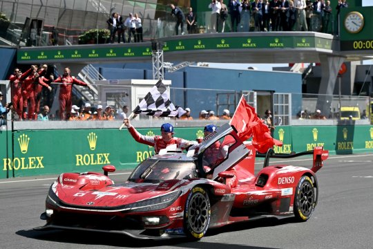 Toyota, victorie la Le Mans după o dispută palpitantă cu BMW