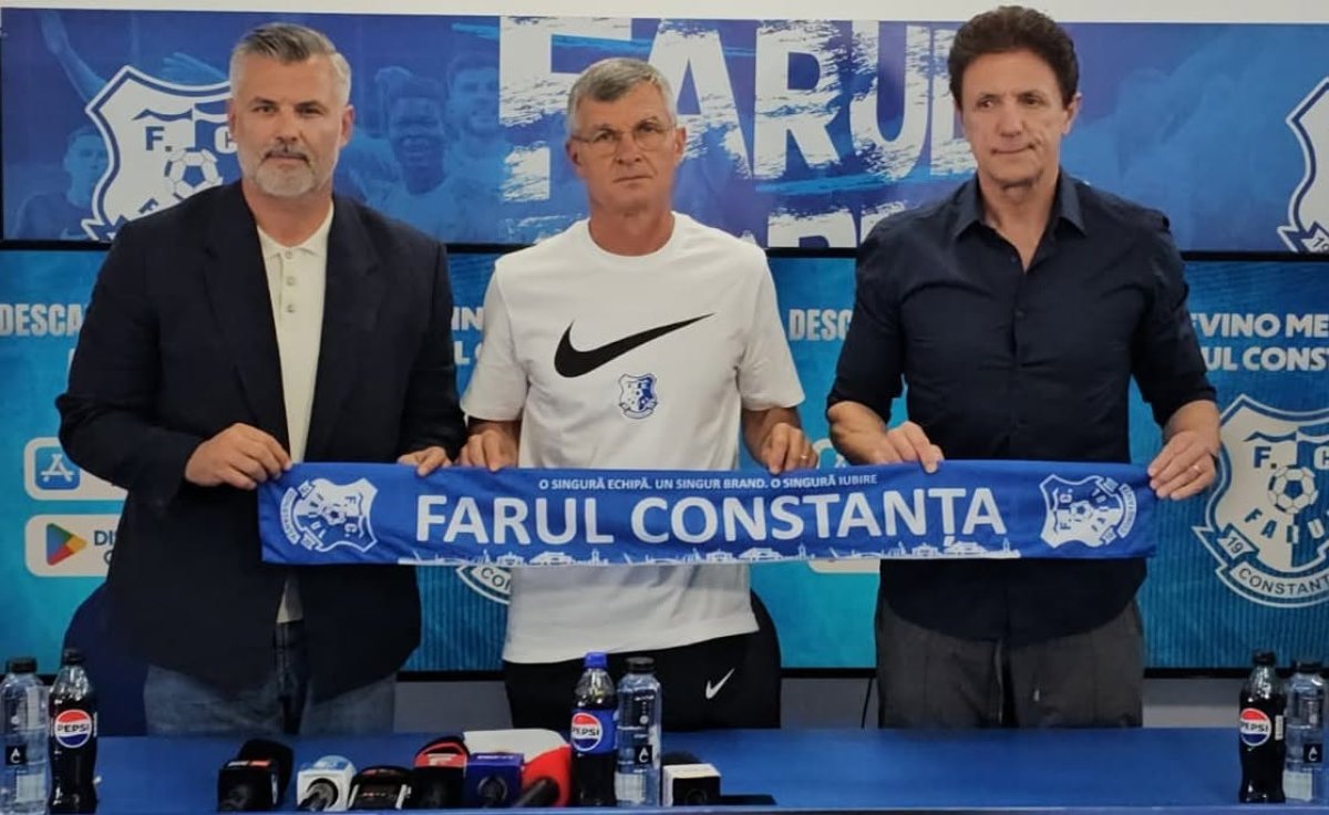 Ioan Ovidiu Sabău (la mijloc, între "vicele" Tibi Curt și președintele Gică Popescu) revine în prim-plan la 8 luni după despărțirea de U Cluj