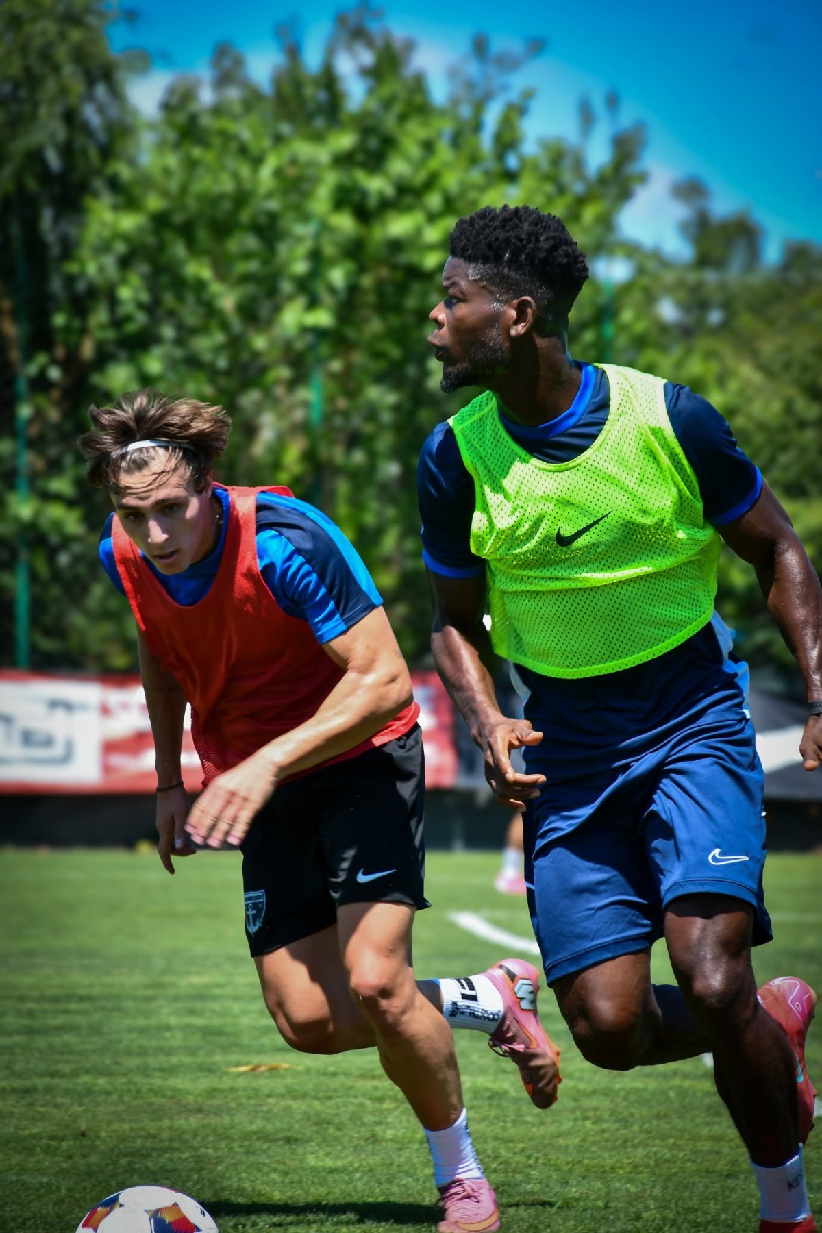 Pus pe liber de FCSB, Kiki (dreapta, 32 de ani) a semnat cu ilfovenii pe 14 iulie un acord valabil până vara viitoare, cu drept de prelungire pe încă o stagiune