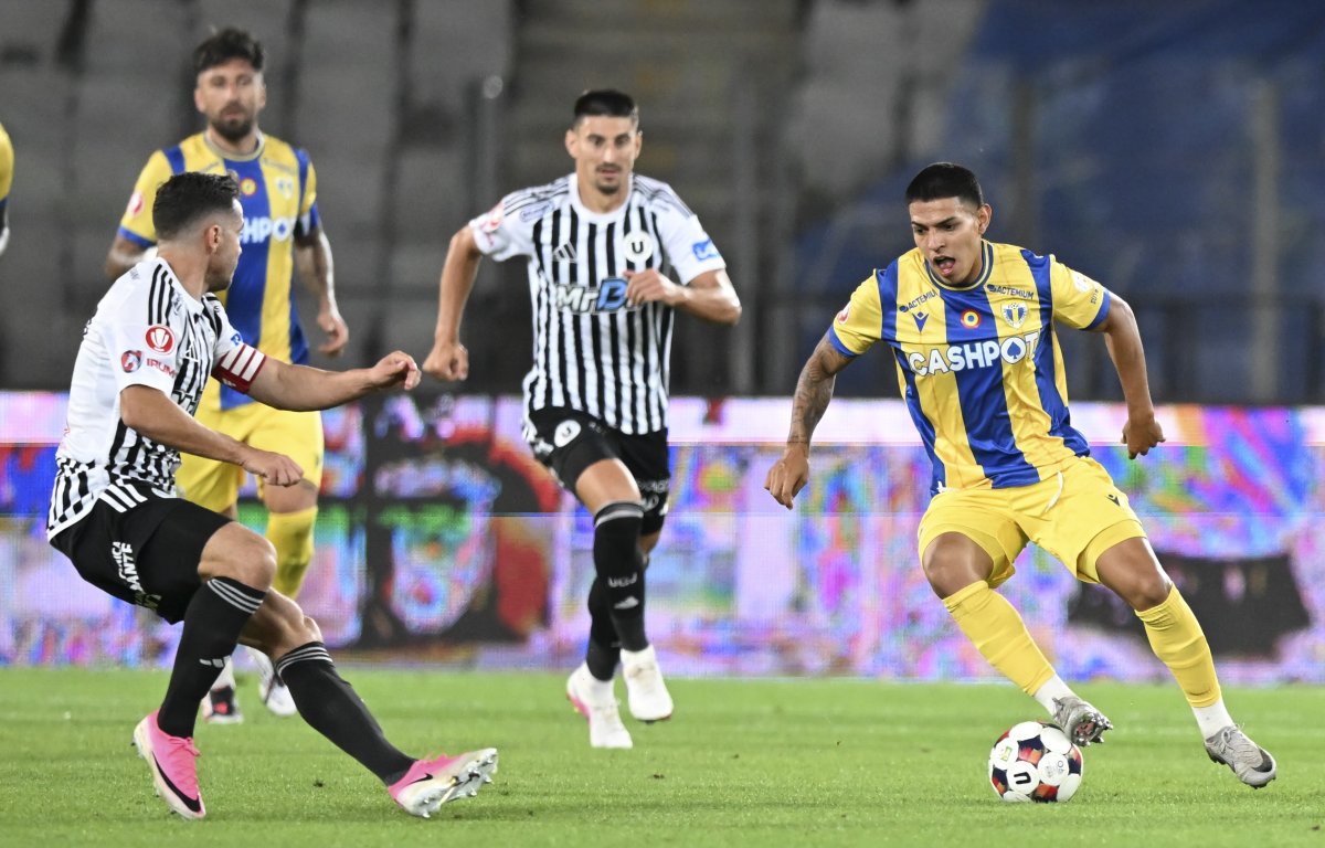 Mijlocașul costarican Bran Flores (la minge) este una dintre cele mai inspirate achiziții realizate de cluburile din SuperLigă în această vară