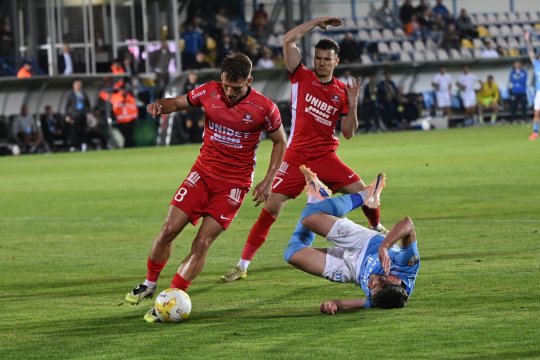 Cagliari, ofertă de 2.000.000 pentru un jucător român dorit de FCSB și Universitatea Craiova