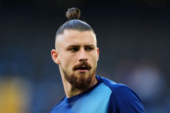 Lovitură pentru Radu Drăgușin! Tottenham mai aduce un fundaș central și îi complică situația românului