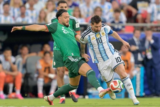 Argentina - Algeria 3-0. Lionel Messi a reușit un hat-trick și a egalat recordul istoric de goluri la Cupa Mondială!