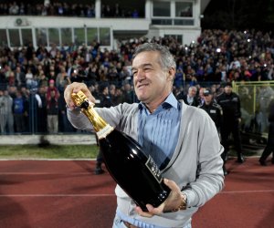 CUTREMUR! Au recunoscut în direct că li s-au oferit bani pentru a o încurca pe FCSB! Cunoscutul antrenor român, implicat: ”Nu mai vorbi prostii la telefon, ne arestează ăștia, ești tâmpit?!”