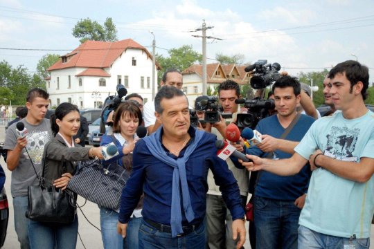 Terorizat de un cămătar, Gigi Becali a luat o decizie neașteptată: ”Nu sunt mândru!”