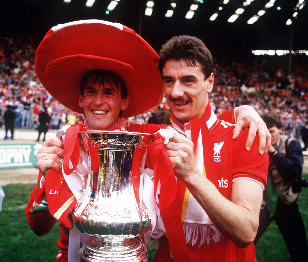 Kenny Dalglish (stânga) și Ian Rush