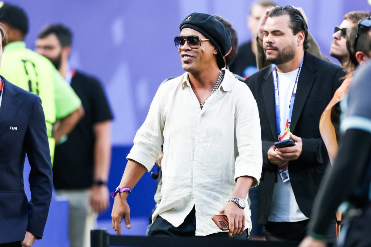 Ronaldinho revine în fotbal la 46 de ani