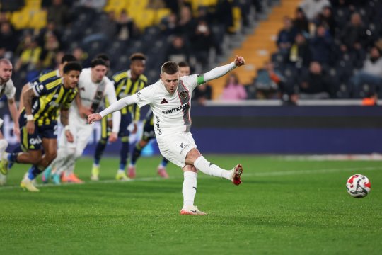 Probleme pentru Mirel Rădoi la Gaziantep: Alex Maxim, aproape de transfer!