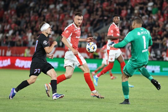 Echipa din SuperLiga a intrat la negocieri pentru titularul lui Dinamo