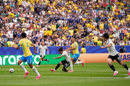 Brazilia - Japonia 0-1, pe iAMsport.ro. Nebunie la Houston! Sano șutează imparabil din marginea careului