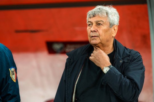 Au bătut palma! O aeronavă va purta numele lui Mircea Lucescu