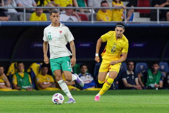 România - Țara Galilor 0-0, ACUM, pe iAMsport.ro. Golul spectaculos al lui Louis Munteanu a fost anulat!