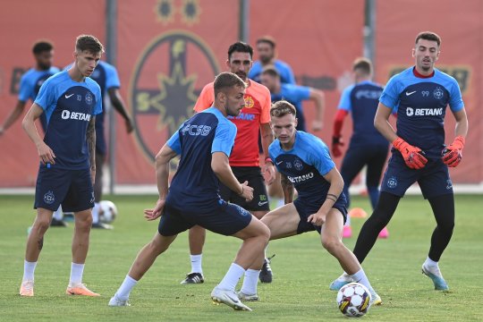 OFICIAL | Elias Charalambous a transferat un fotbalist român de la FCSB!