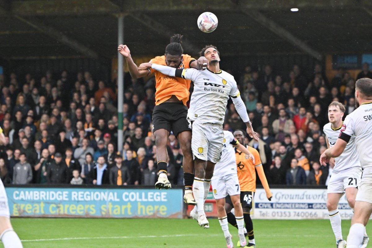 Dan Nlundulu a evoluat pentru Cambridge United