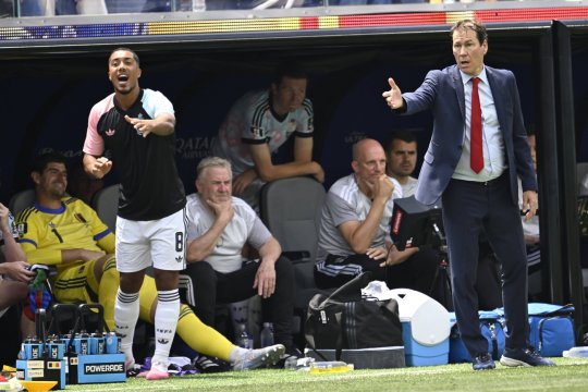 Rudi Garcia ”a luat foc” după meciul cu Spania: ”Arbitrul nu a văzut un henţ!”