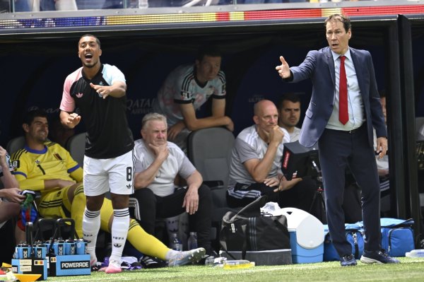 Rudi Garcia ”a luat foc” după meciul cu Spania: ”Arbitrul nu a văzut un henț!”