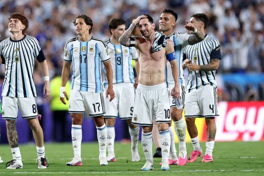 Argentina a supraviețuit unui meci dramatic cu Elveția. Messi, anihilat. Eliminare controversată și goluri decisive în prelungiri