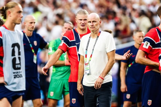 A cedat nervos și a aruncat cu sticla înspre colegii săi, după ce Norvegia a primit gol de la Bellingham