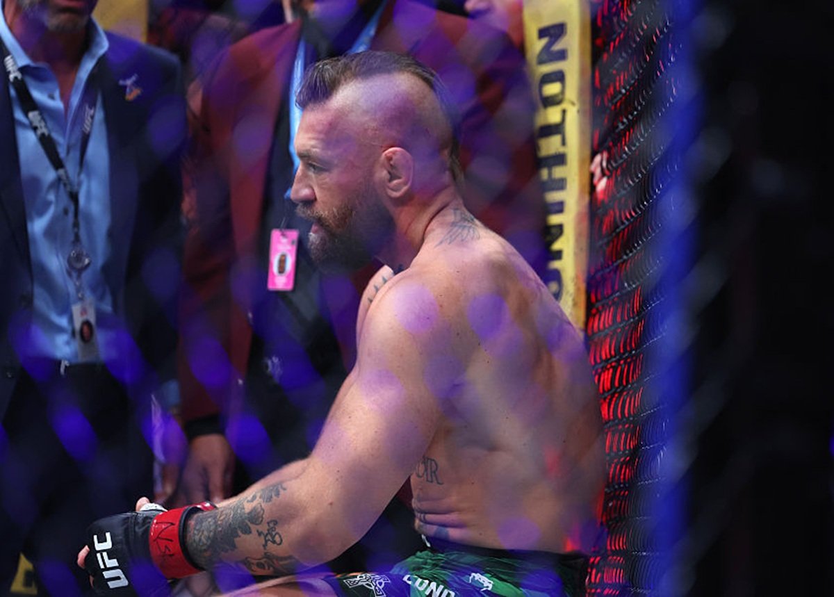 Conor McGregor a revenit în ring după cinci ani de absență, dar s-a accidentat încă din primul minut