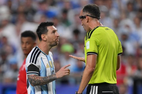 ”Nu mă trata cu lipsă de respect!” Messi l-a pus la punct pe arbitrul portughez care a condus Argentina - Elveția