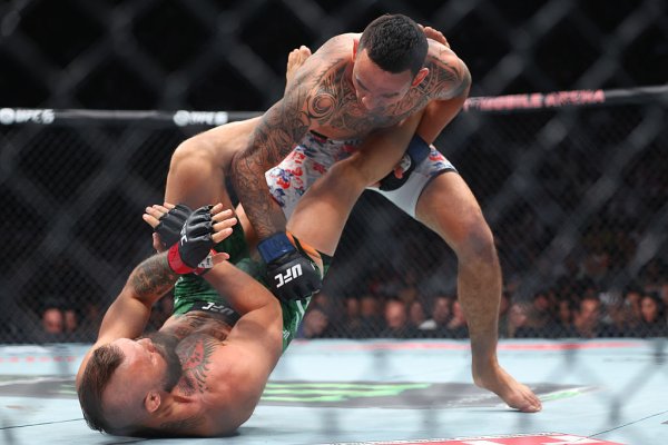 Adversarul lui McGregor a rămas năucit când a auzit ce-i cere irlandezul, imediat după accidentare