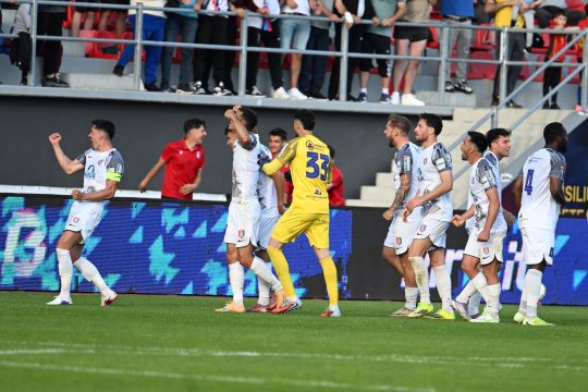 Un club de tradiție din fotbalul românesc, ”clonat” cu discreție. Șeful celor două entități: ”Nu am vrut să păcălim pe nimeni”