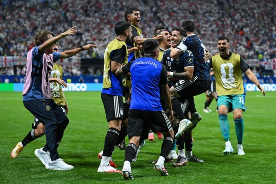 Anglia - Argentina 1-2, ACUM, pe iAMsport.ro. Ce nebunieee! Lautaro Martinez înscrie în prelungiri, din centrare lui Messi!