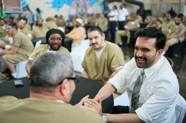Primarul New York-ului a urmărit Anglia - Argentina din închisoare! Imaginile au făcut înconjurul lumii