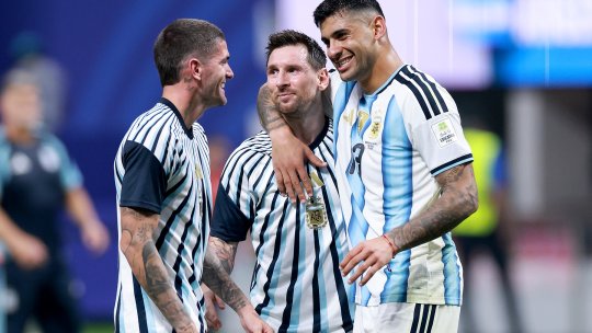 Război total între jucătorul Argentinei și Gary Neville: ”Sper să nu ajung așa prost după retragere!” / ”Ar trebui să îl îmbrățișeze pe Messi la finalul fiecărui meci”