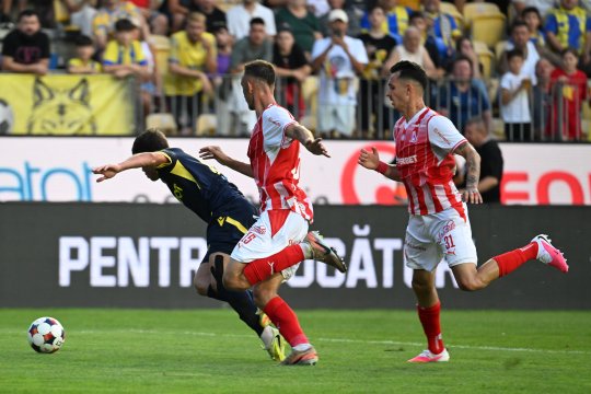 Petrolul Ploiești - Dinamo 1-0, ACUM, pe iAMsport.ro. Armstrong lovește bara!