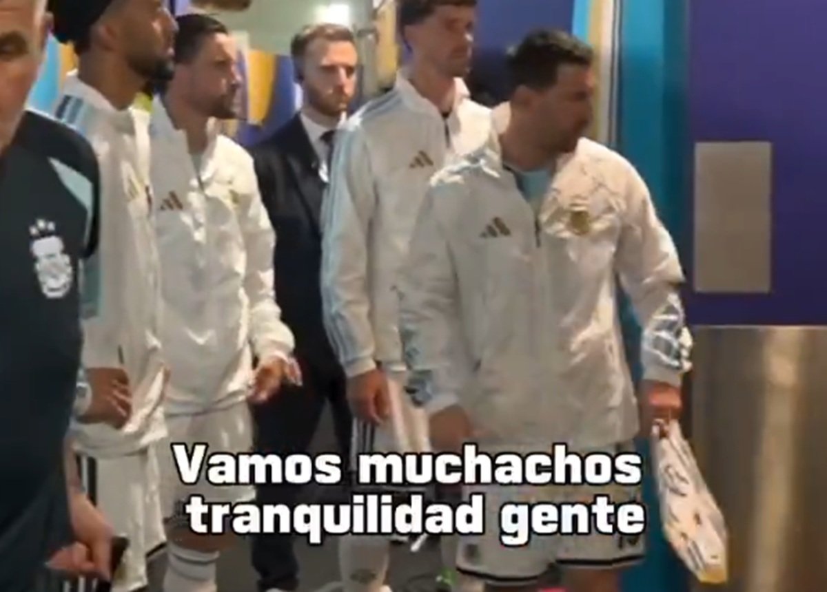 Lionel Messi, pe tunelul de la vestiare, înaintea meciului cu Spania