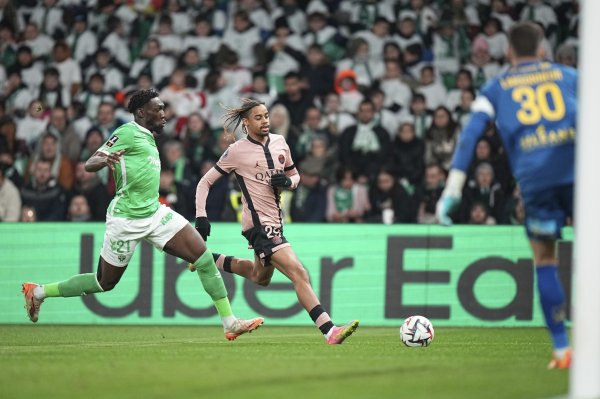 Francezii de la L'Equipe anunță următoarea lovitură a FCSB-ului! Fostul fundaș de la Saint-Etienne vine să rezolve problemele din apărare