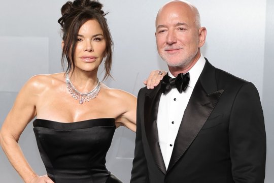 Cu o avere de peste 250 de miliarde de dolari, Jeff Bezos ar putea deveni acționar la o echipă legendară