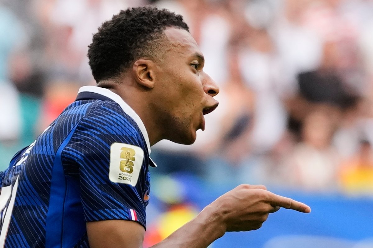 Mbappe revine pe coperta jocului FIFA
